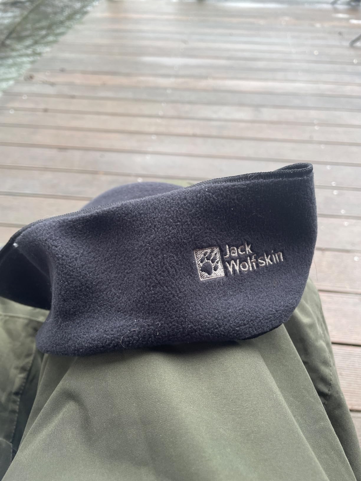 Passt unterm Helm