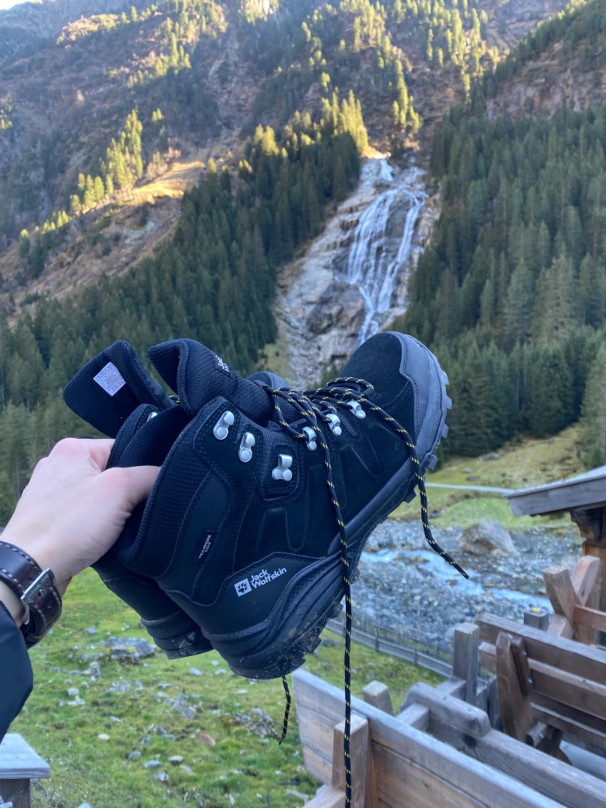 Hervorragender Mid-Schuh