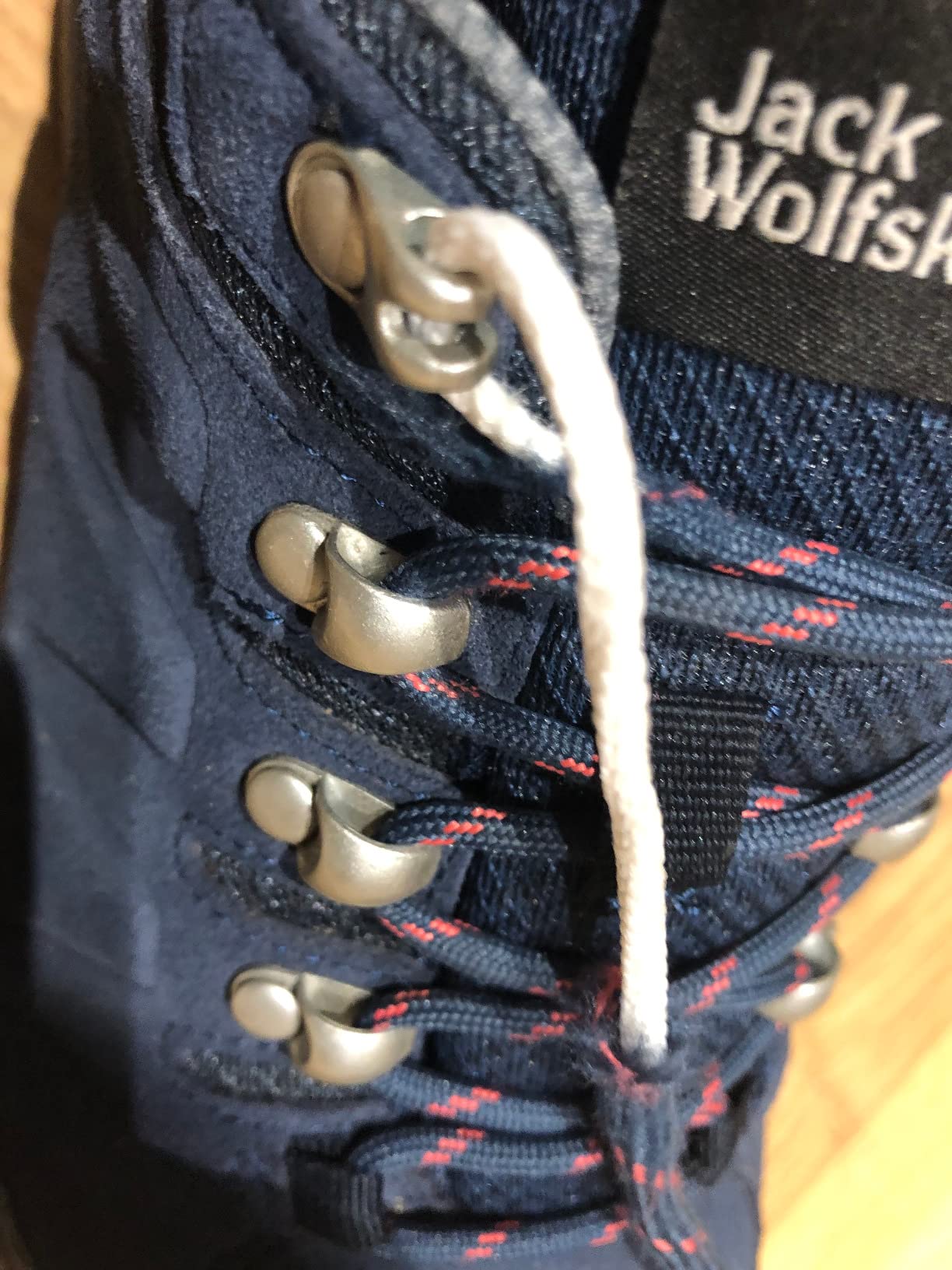 Drückt am Knöchel